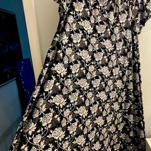 Lularoe Carly Medium Floral